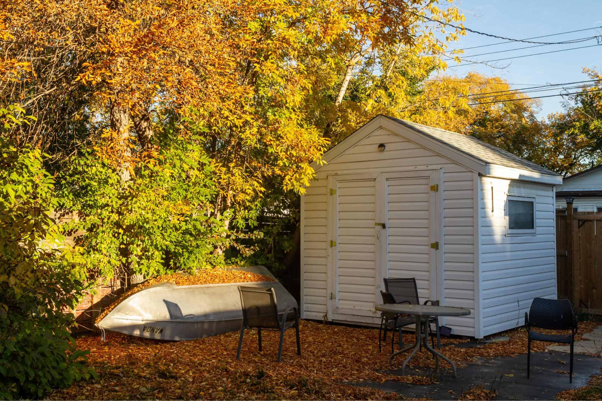 budget friendly shed/man cave ideas in a backyard in autumn